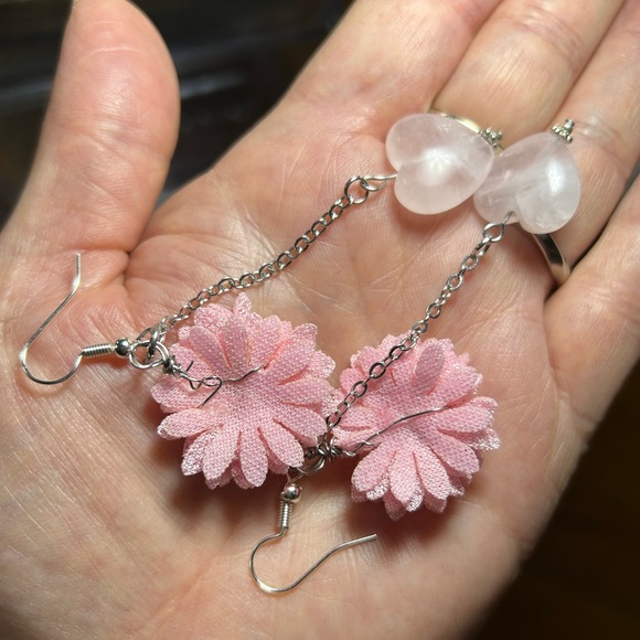 3/$25 Pink Flower & Heart Dangle Earrings - Picture 2 of 4